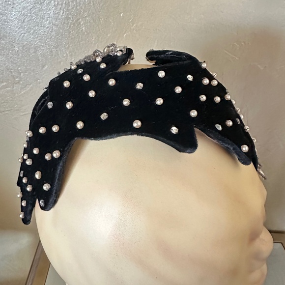 GLAMOROUS 1950s\' DESIGNER CUSTOM MADE VELVET, PEARLS & BEADS COCKTAIL HAT main image 11